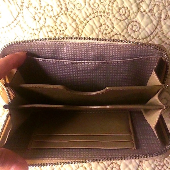 Brighton Leather Heart Wallet with wristlet - Picture 8 of 10